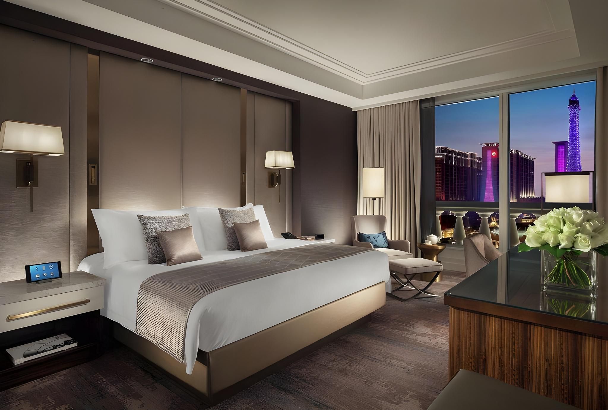 Lyon Premier Suite King