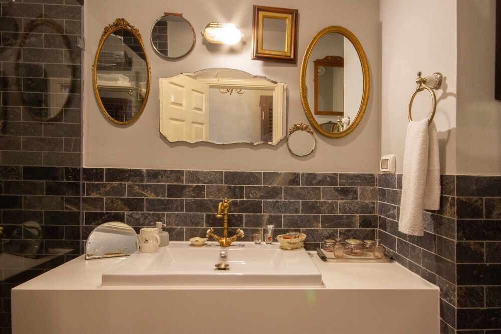 The Walled Off Hotel Banksy Scenic Suite 6