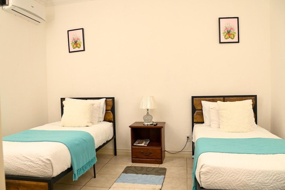 Villa Serenity by the water Comfort House, 2 Bedrooms 6