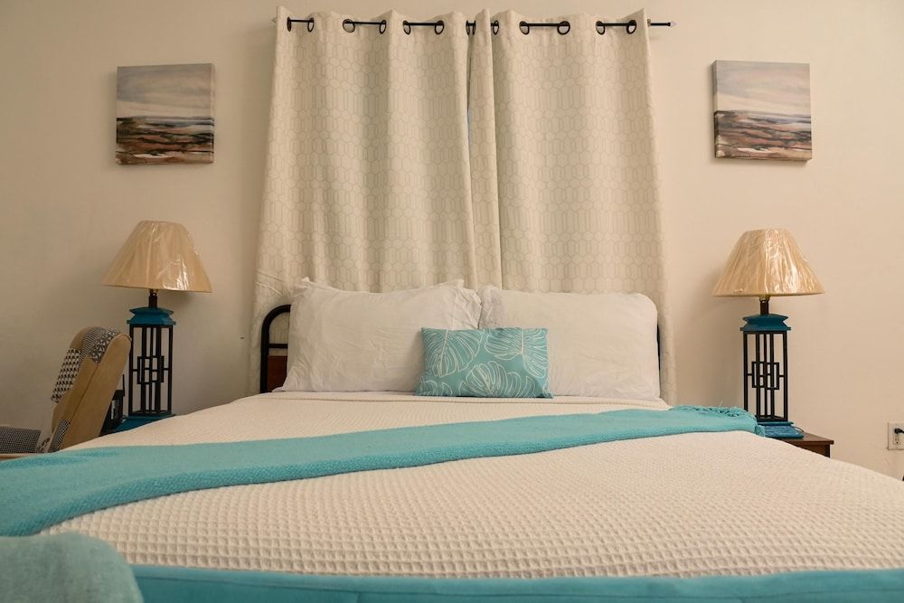 Villa Serenity by the water Comfort Single Room, 1 Bedroom, Pool Access, Canal View 6