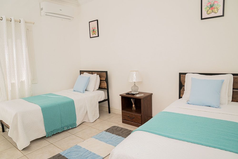 Villa Serenity by the water Comfort House, 2 Bedrooms 3