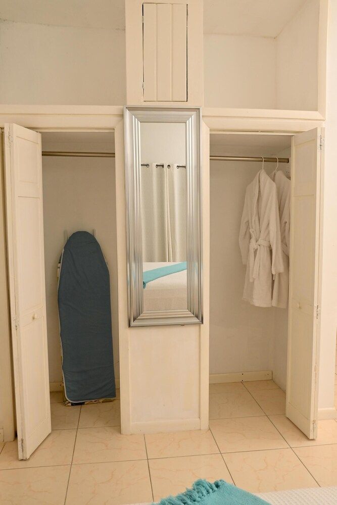 Villa Serenity by the water Comfort Single Room, 1 Bedroom, Pool Access, Canal View 21