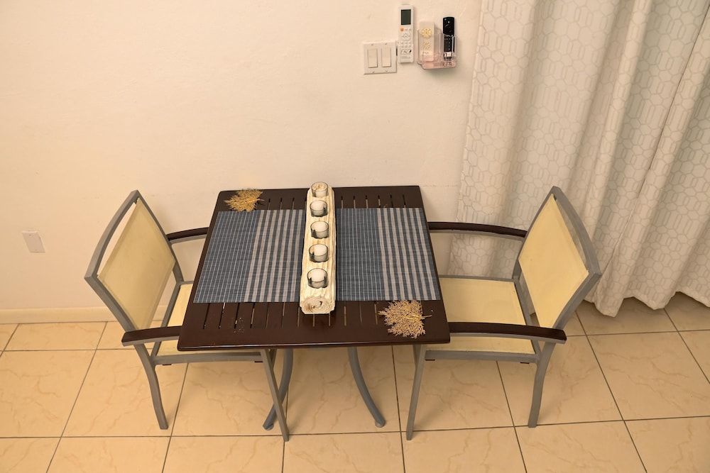 Couples Dining