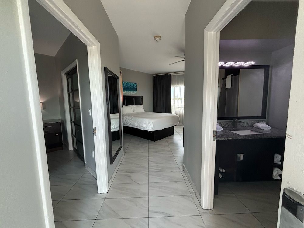 The All New Grace Bay Suites Signature Room, 1 Bedroom, Balcony, Pool View 5