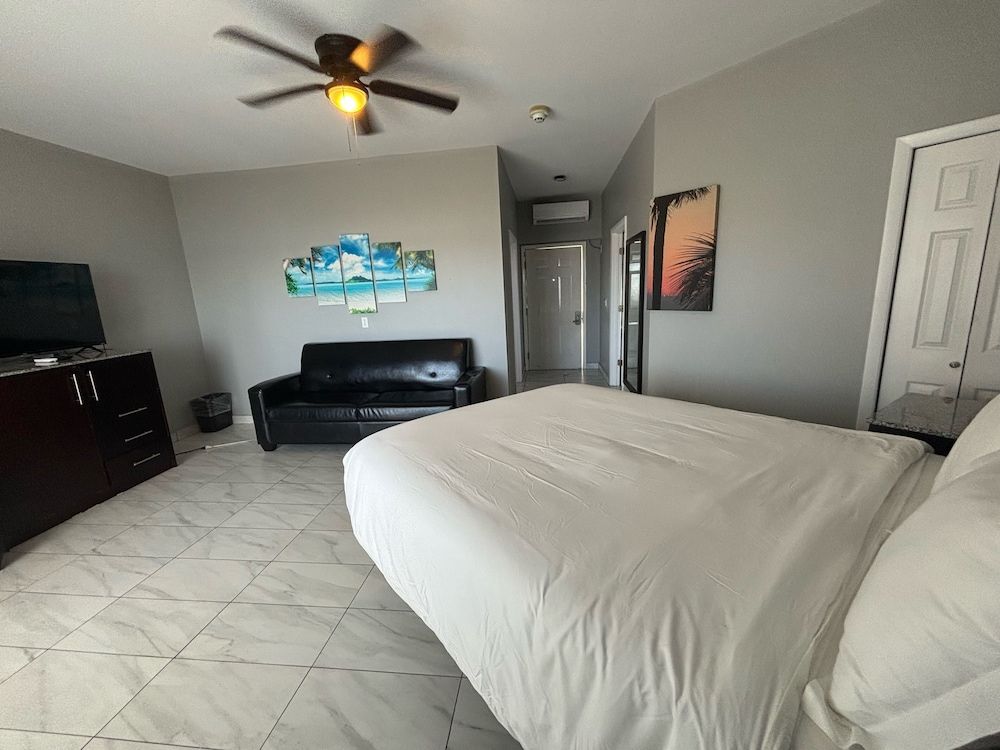 The All New Grace Bay Suites Signature Room, 1 Bedroom, Balcony, Pool View 2