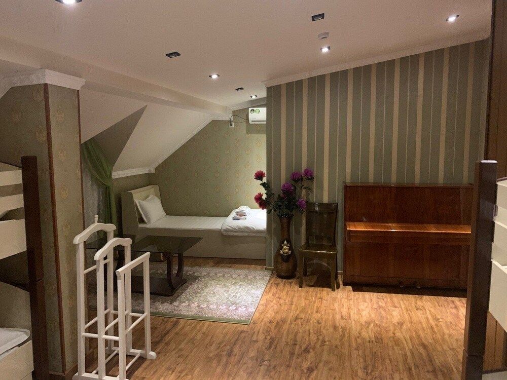 undefined Eleon Hotel - Hostel 8
