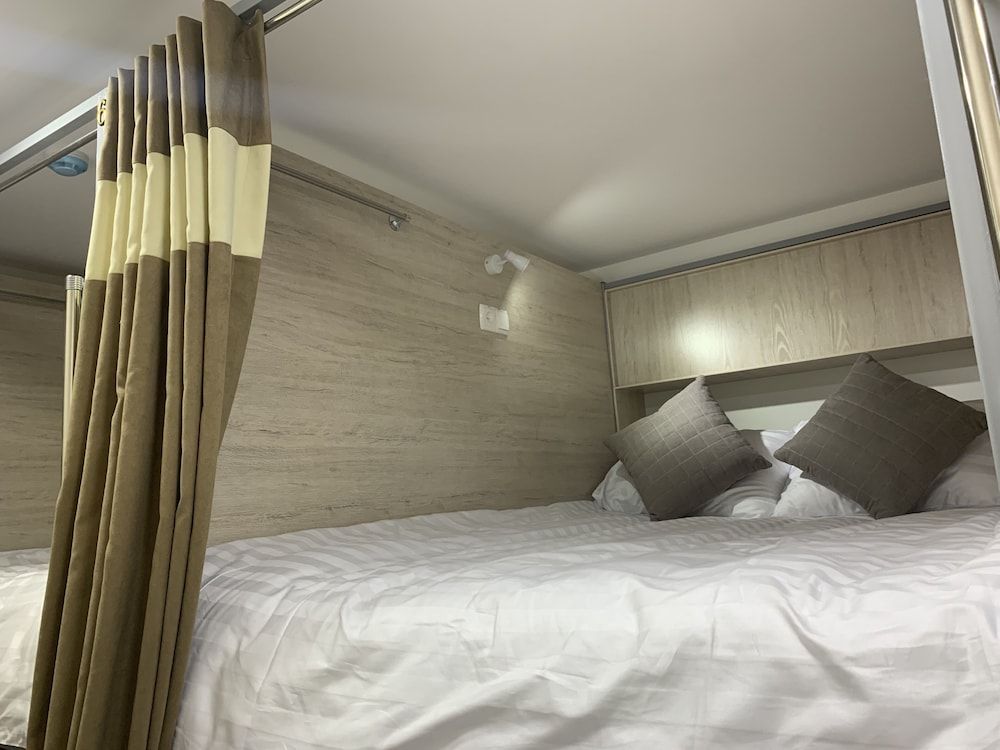 Hostel Paradise inn Bed in 6 Bed Capsule Dormitory