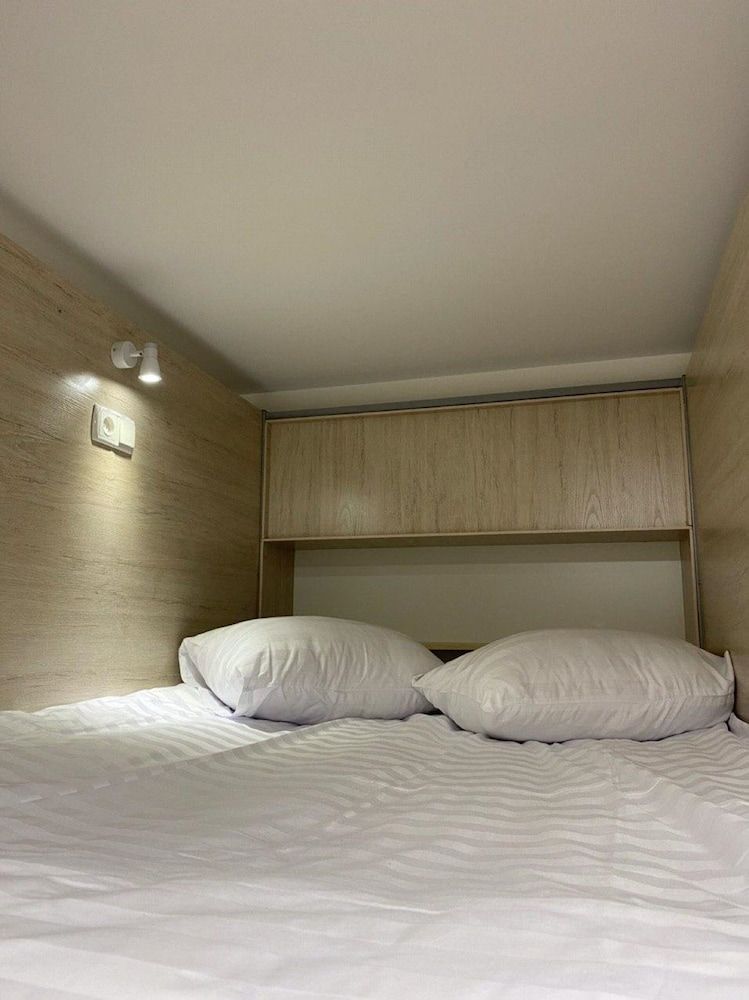 Hostel Paradise inn Bed in 6 Bed Capsule Dormitory 3