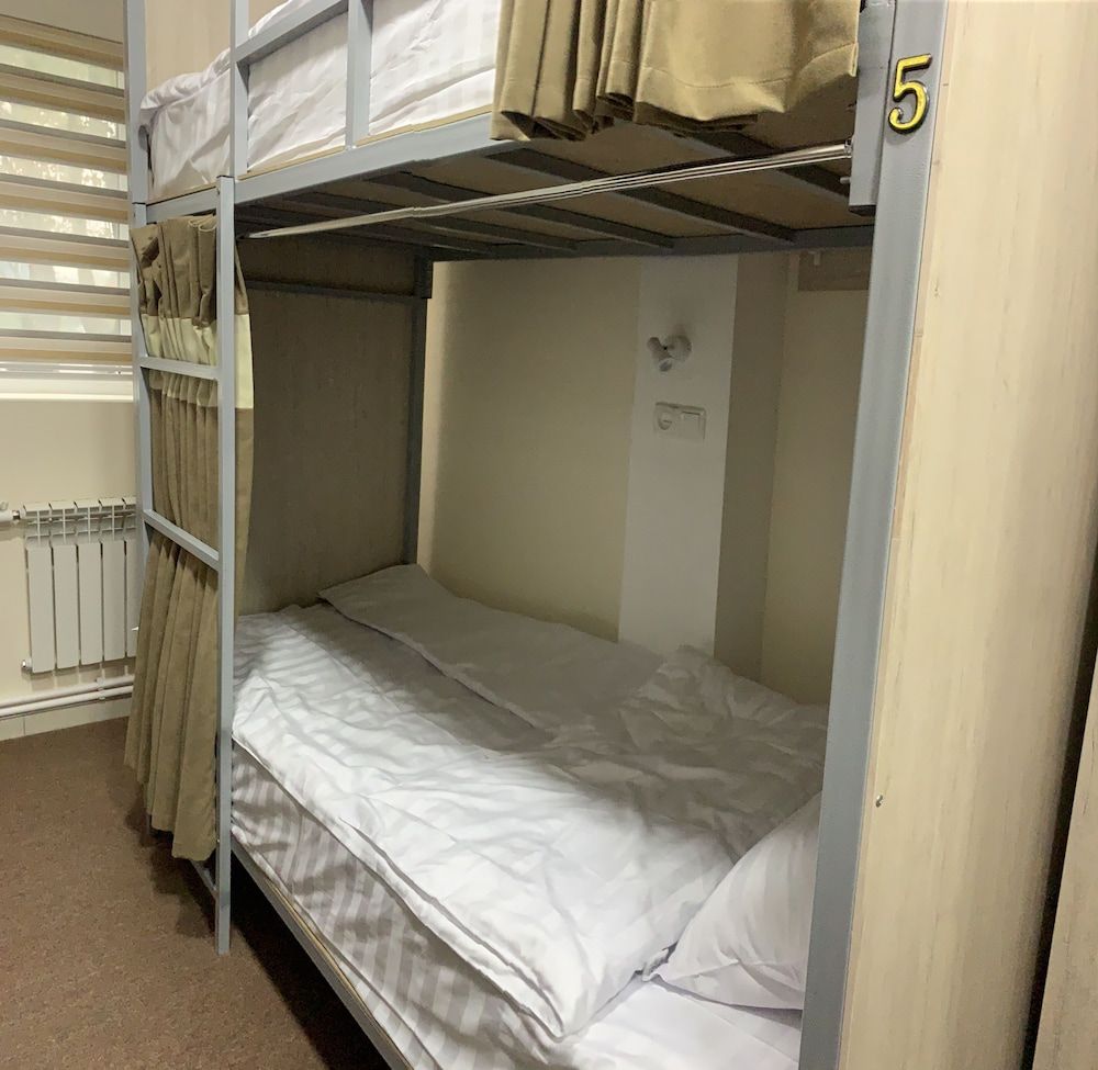 Hostel Paradise inn Bed in 10-Bed Mixed Dormitory Room 3