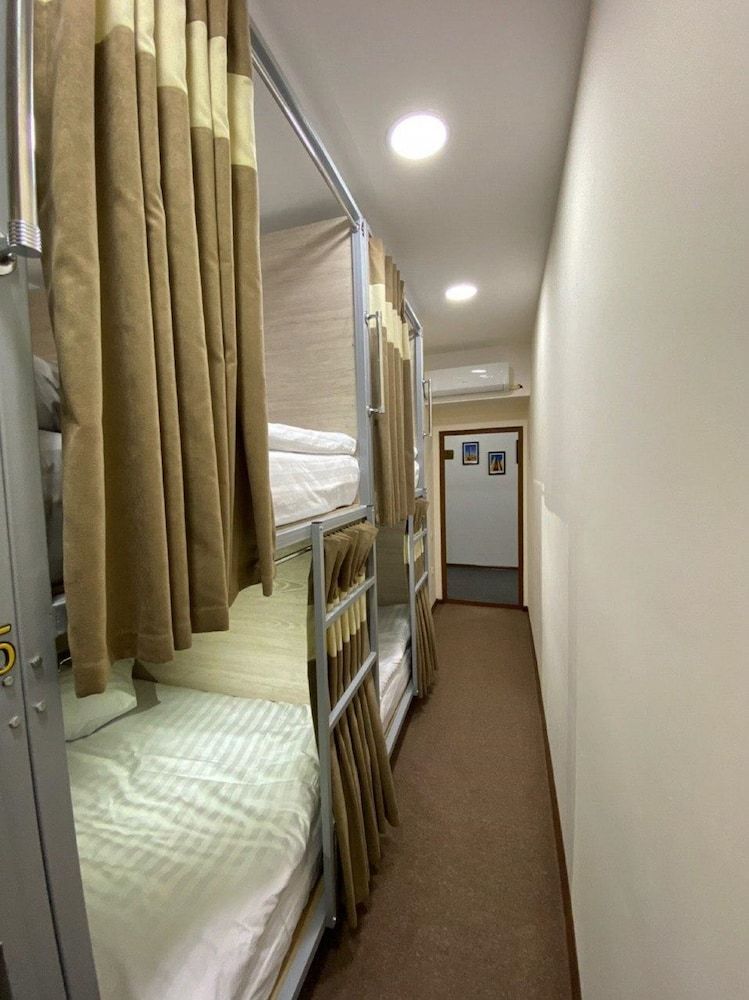 Hostel Paradise inn Bed in 6 Bed Capsule Dormitory 4