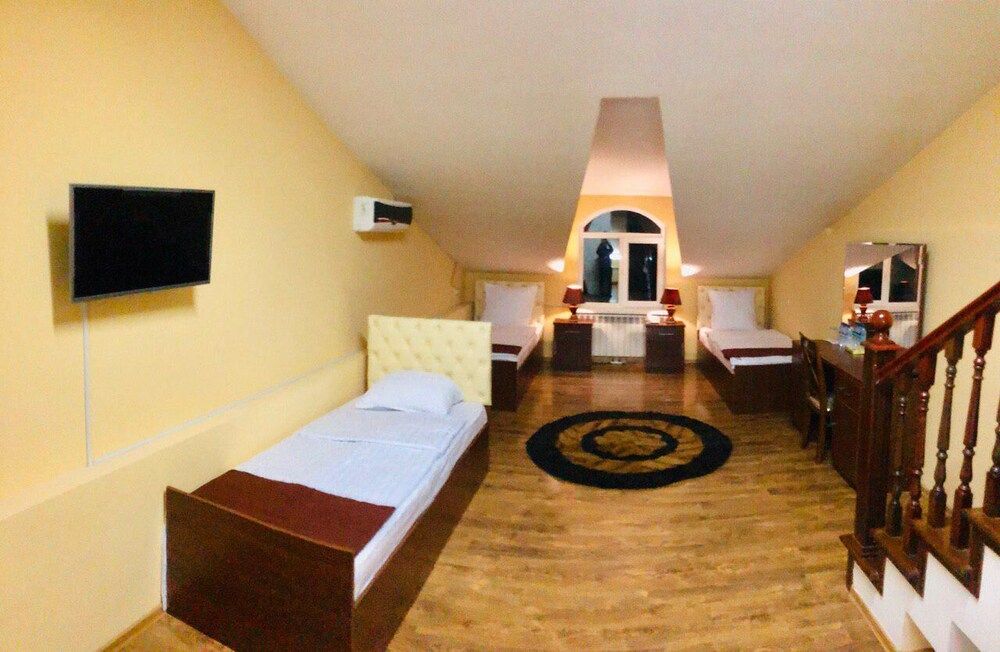 undefined Pamir Hotel 8