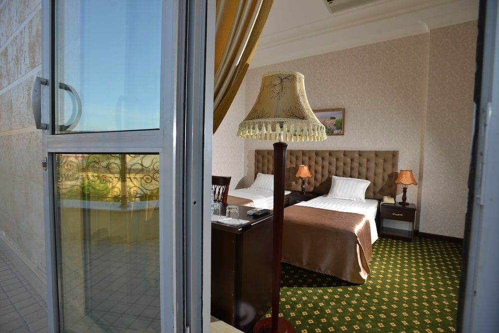 Gloria Hotel Deluxe Double or Twin Room 3