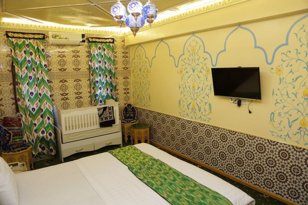 Hotel Hon Saroy Standard Double Room, 1 King Bed 3
