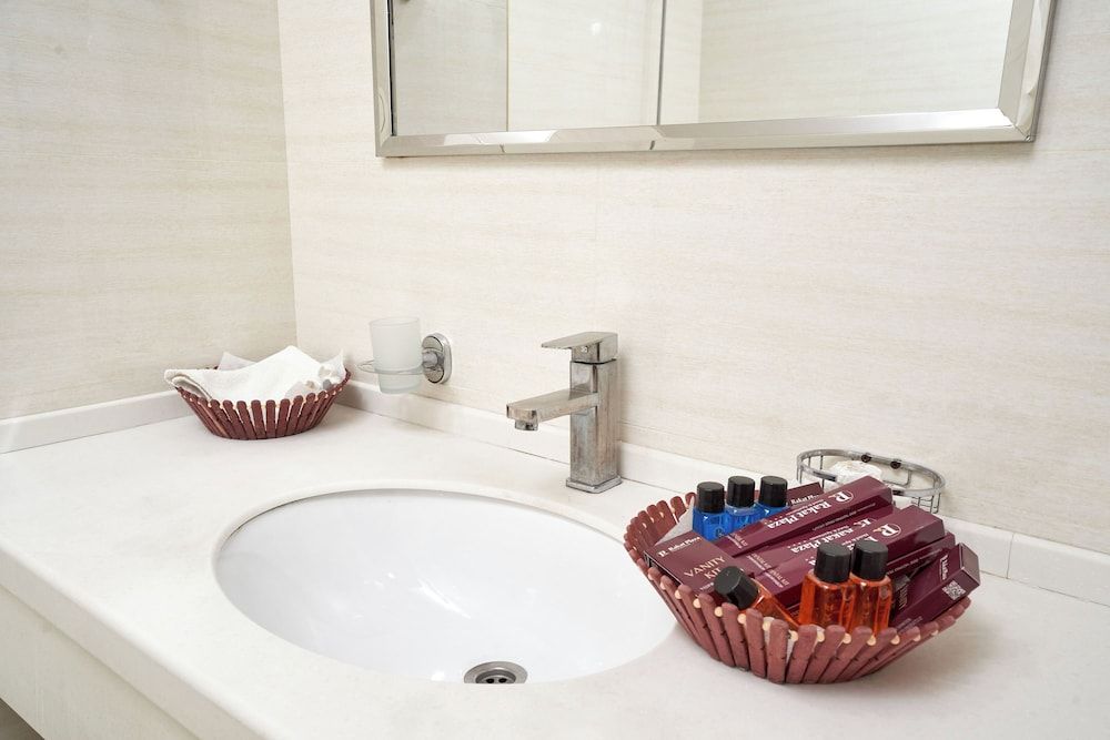 Rakat Plaza Standard Twin Room, Multiple Beds 5