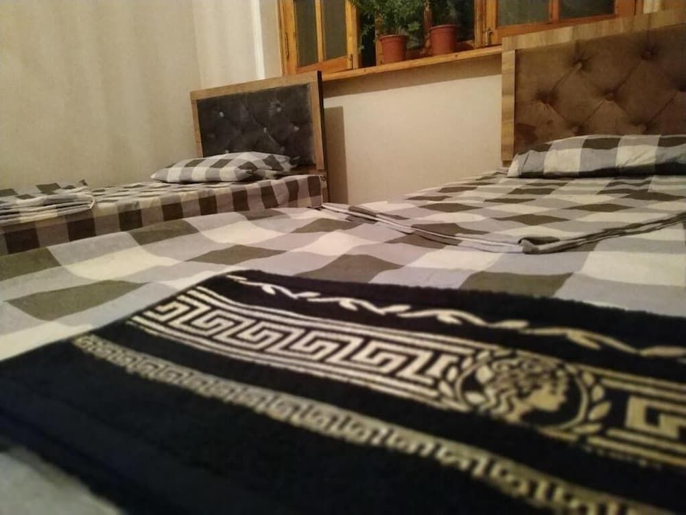 undefined Park Bobur Apt 5x 10