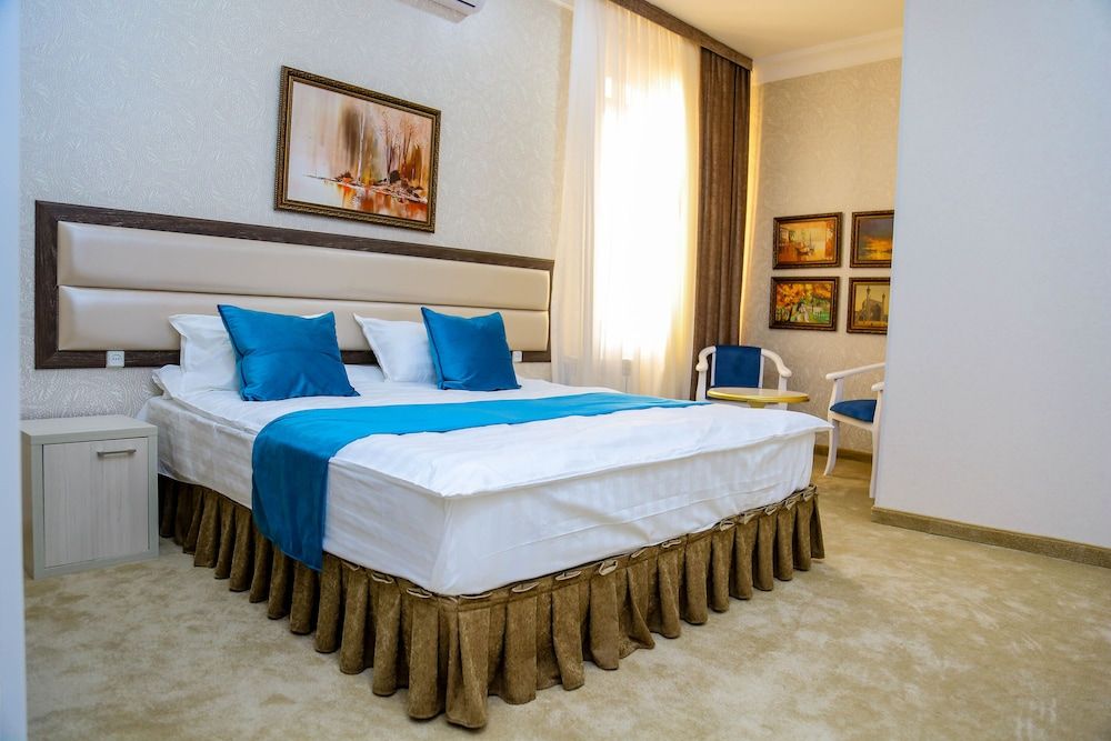 undefined Globus Hotel 6