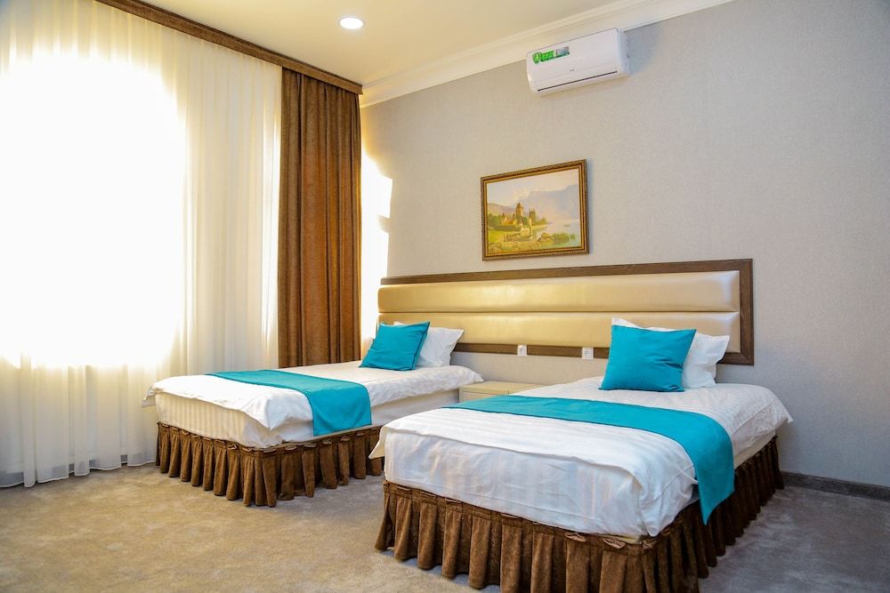 undefined Globus Hotel 10