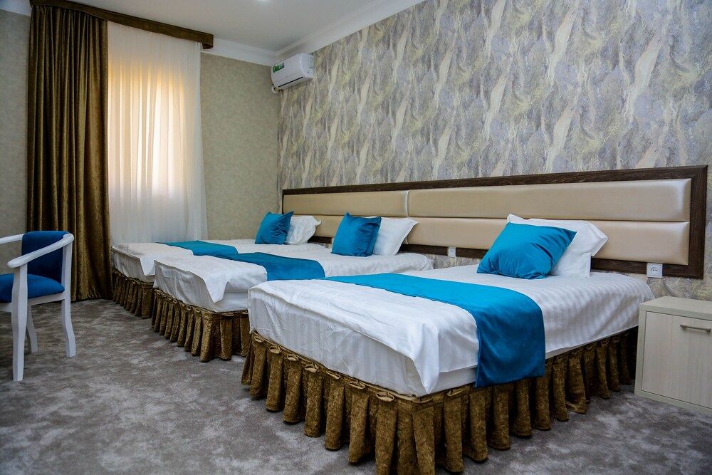 undefined Globus Hotel 7