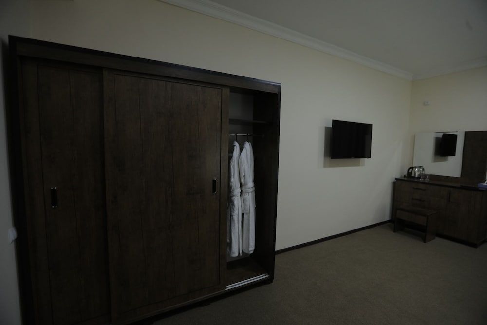 Ayvon Express Hotel Deluxe Double Room, 1 Queen Bed 5