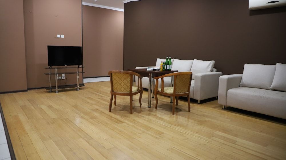 undefined Grand Avenue Hotel 4