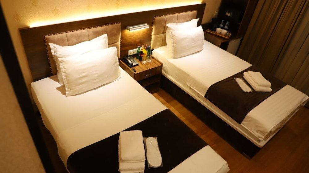 undefined Grand Avenue Hotel 5