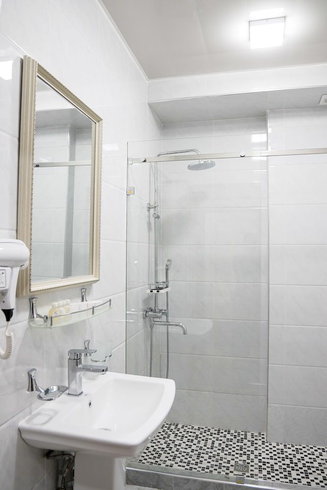 Level Hotel Standard Twin Room 6