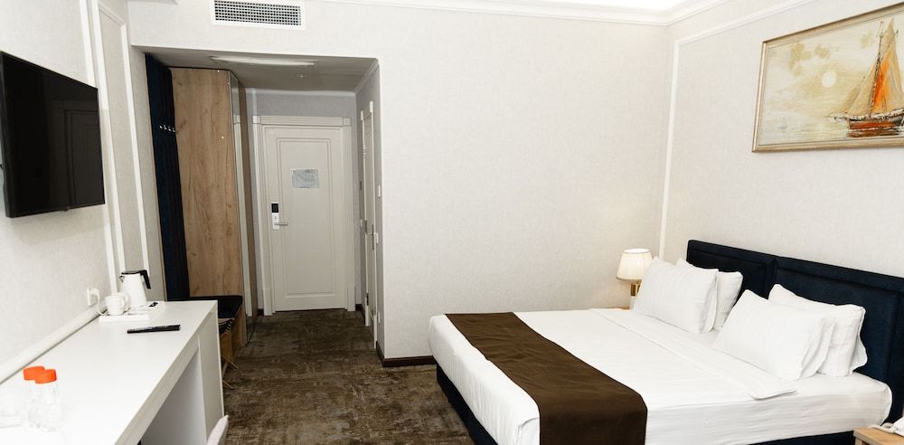 Garnet Hotel Basic Double Room 2