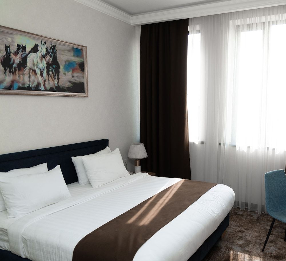 Garnet Hotel Basic Double Room 3