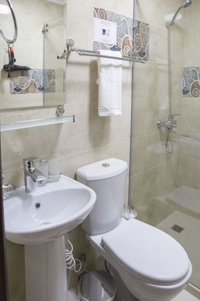 Vostok Deluxe Twin Room 6