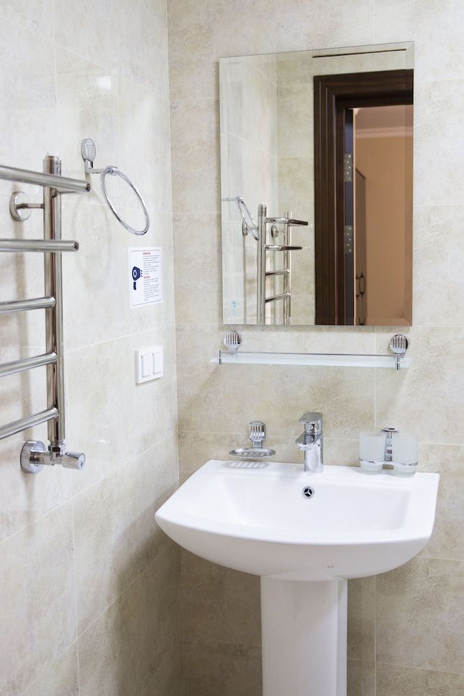 Vostok Deluxe Double Room 5