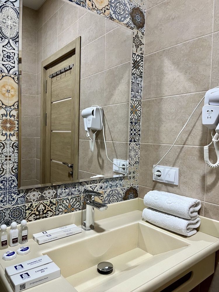 Bristol Hotel Tashkent Deluxe Twin Room 3