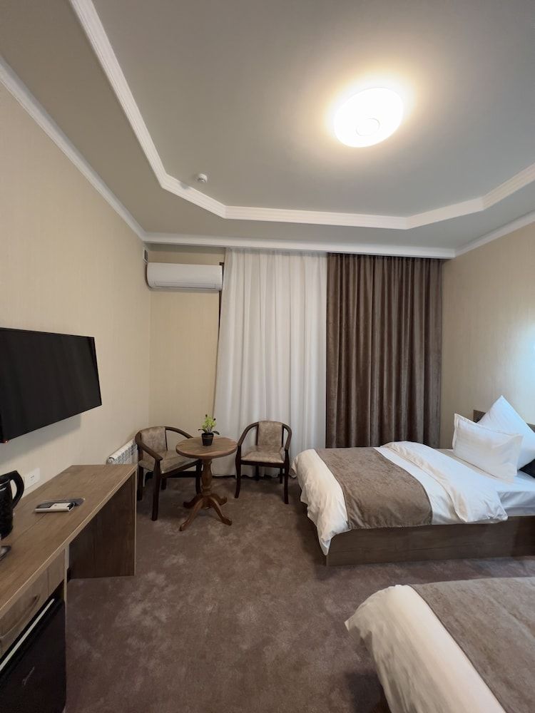 undefined Khan Palace Hotel 4