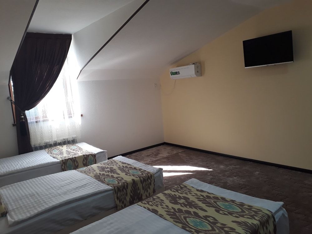 Hotel Suzani Samarkand Triple Room 4