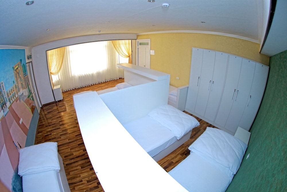 MANIJA Hostel Bed in 6-Bed Mixed Shared Dormitory 3