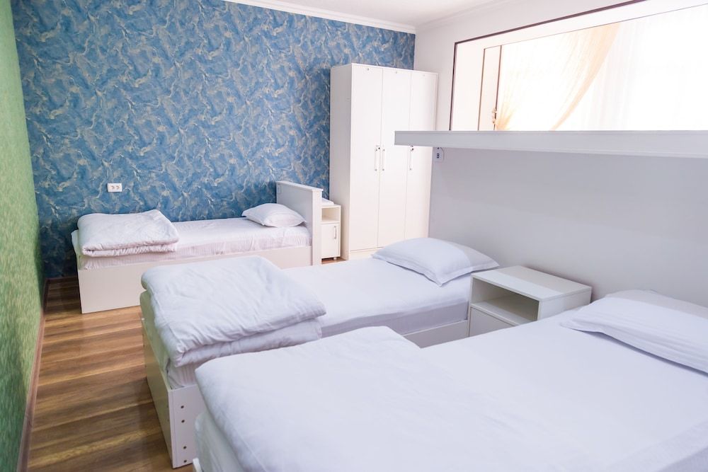 MANIJA Hostel Bed in 4-bed Mixed Dormitory Room 2