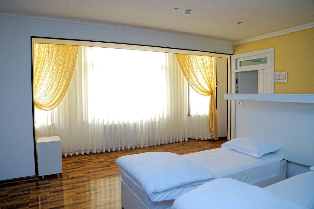 MANIJA Hostel Bed in 3-Bed Mixed Dormitory Room 4