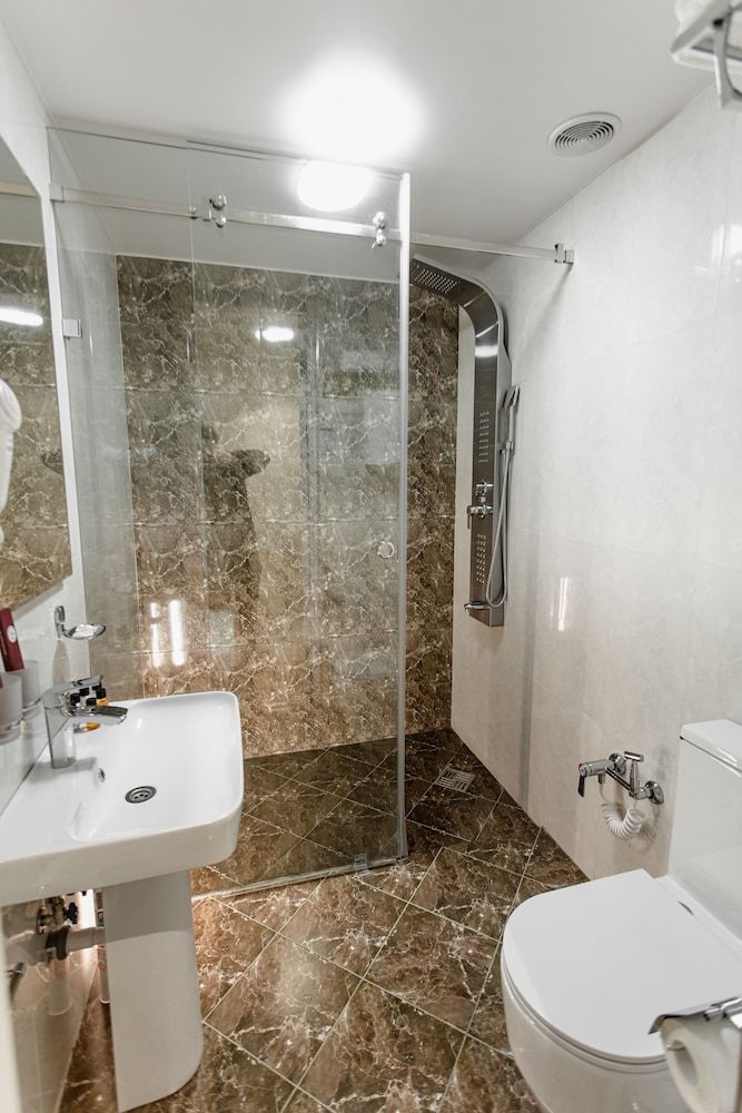 WELLFORT HOTEL Standard Twin Room 6