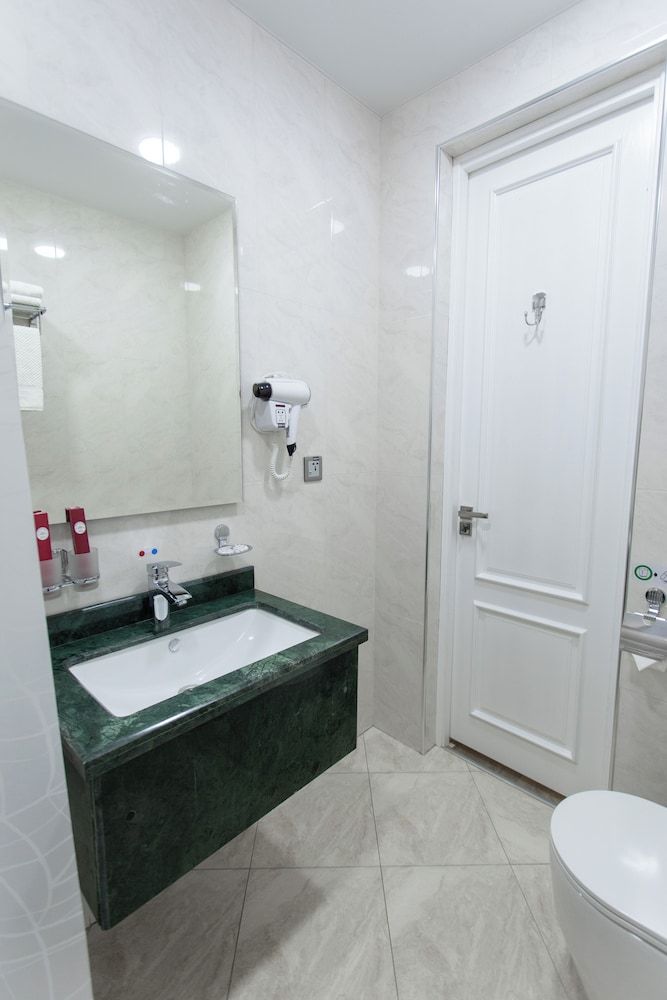 WELLFORT HOTEL Standard Twin Room 5