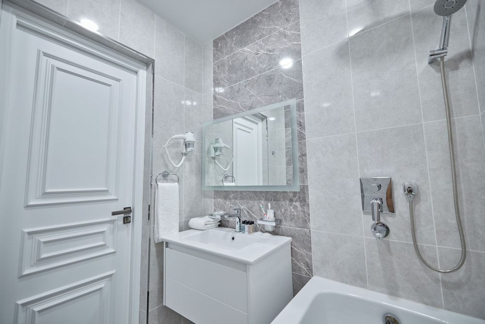 undefined Continental Hotel 8