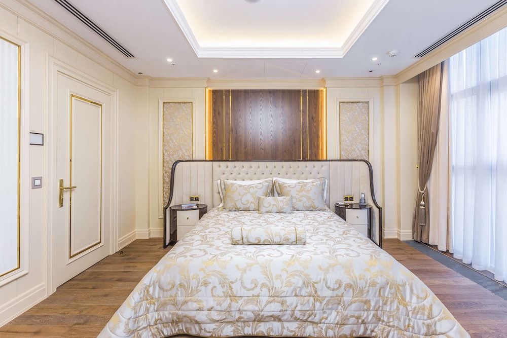 Suite, 1 King Bed (Sogd)