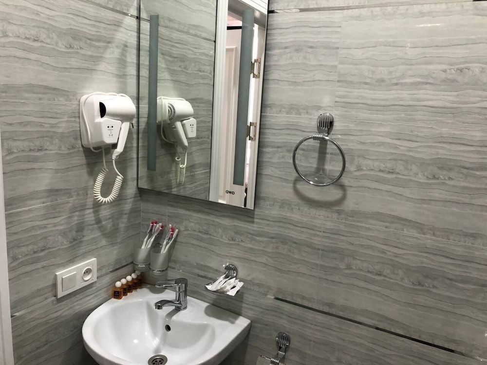 Old Station Hotel Family Room 11