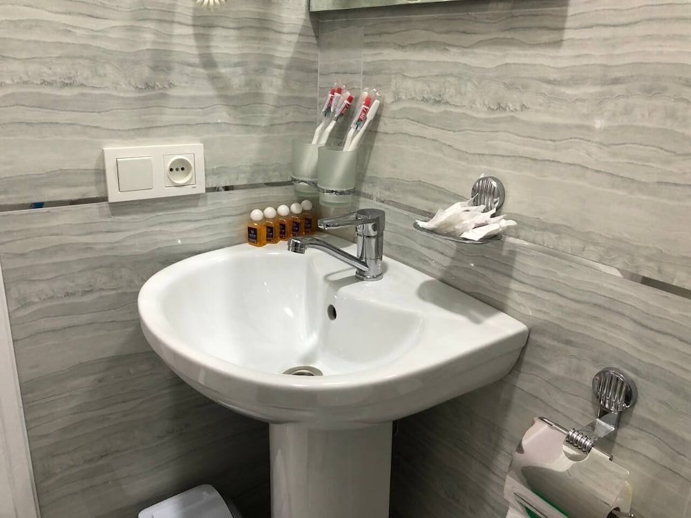 Old Station Hotel Family Room 16