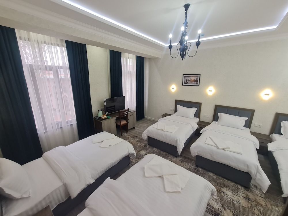 Old Station Hotel Family Room 2