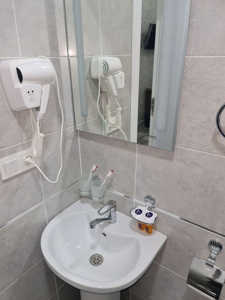 Old Station Hotel Family Room 10