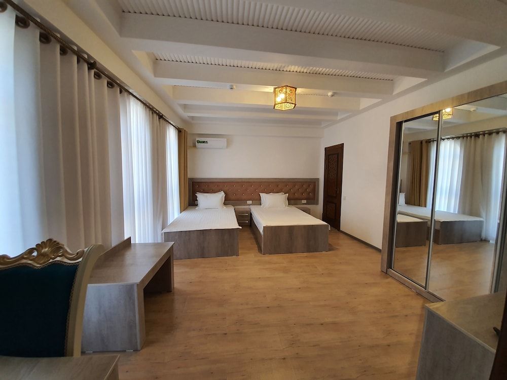 Suzangaron Boutique Hotel Deluxe Triple Room 7