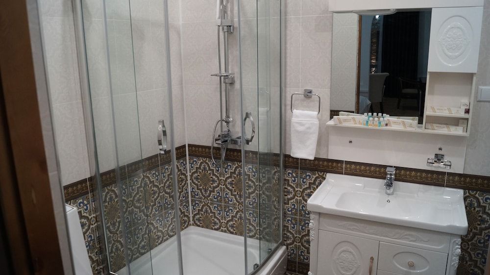 Shahriston Standard Twin Room 8