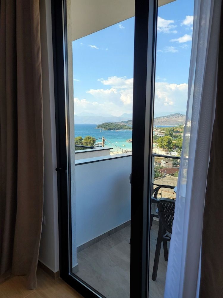 Siars Hotel Deluxe Triple Room, Sea View 14