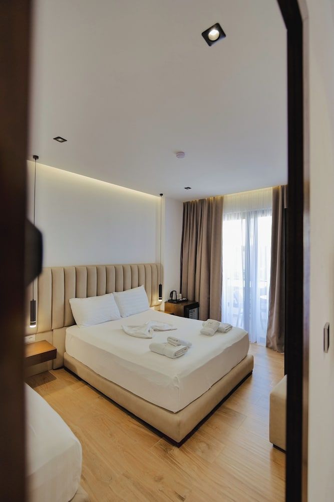 Siars Hotel Deluxe Triple Room, Sea View 2