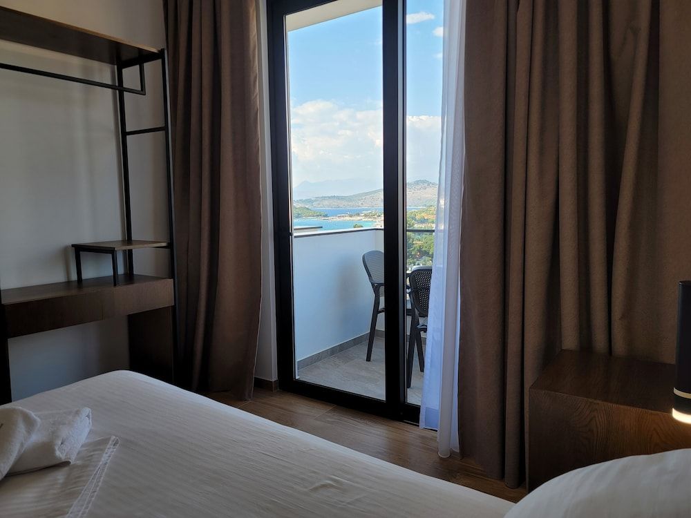 Siars Hotel Deluxe Triple Room, Sea View 23