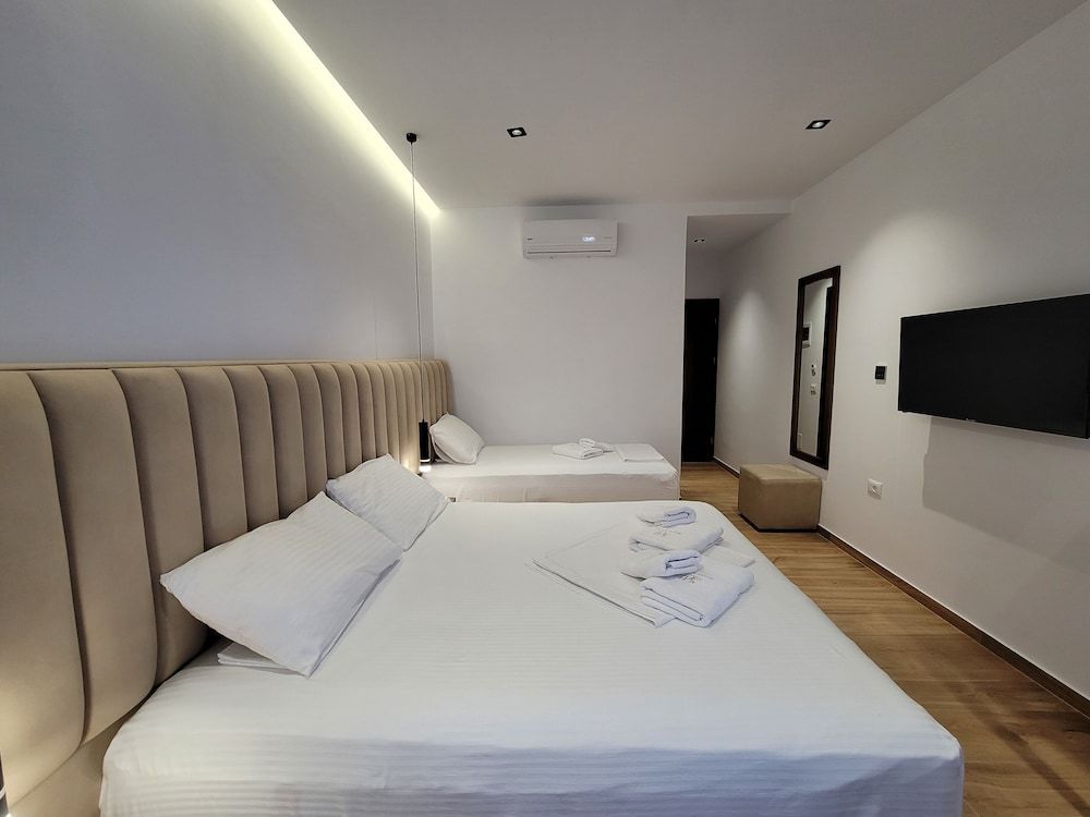 Siars Hotel Deluxe Triple Room, Sea View 12